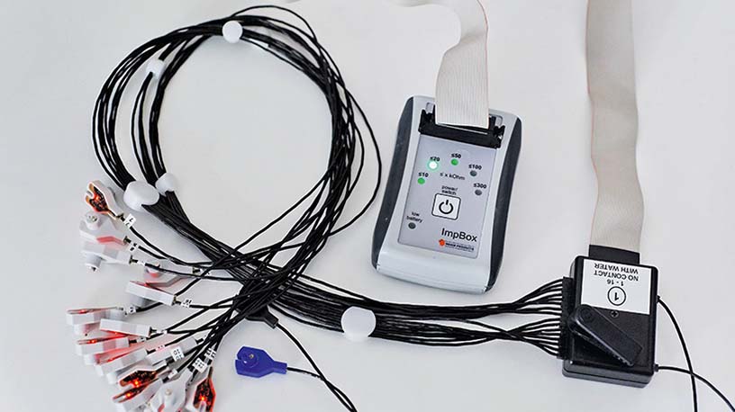 Electrodes à poser sur un bonnet et boitier d'enregistrement pour mesurer l'activité cérébrale par EEG